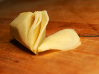 ginger_root_thin_sliced