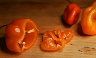 habanero_chili_peppers_cut